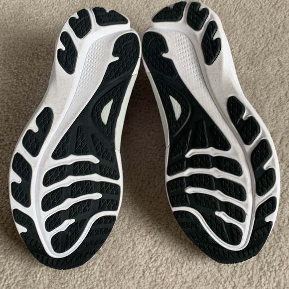 Men’s ASICS Black and White Running Shoes - Picture 2 of 3